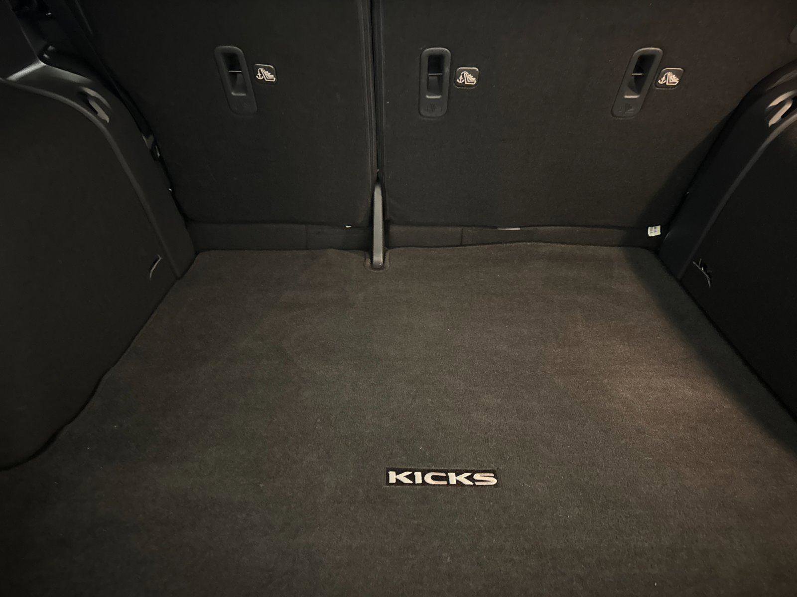 Used 2021 Nissan Kicks SV image 14