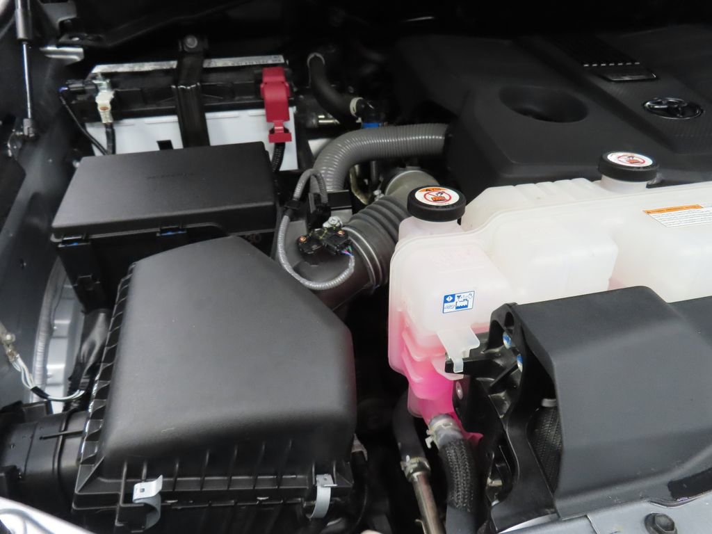 Used 2025 Toyota Tundra SR5 w/ SR5 Convenience Package AWD/4WD image 25