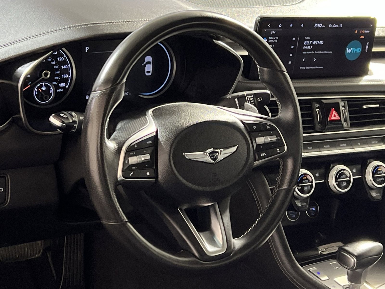 Used 2023 Genesis G70 2.0T image 14