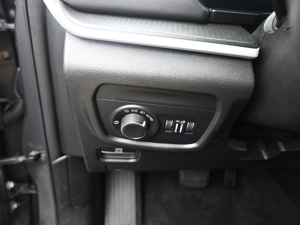 Used 2024 Jeep Grand Cherokee Laredo image 33