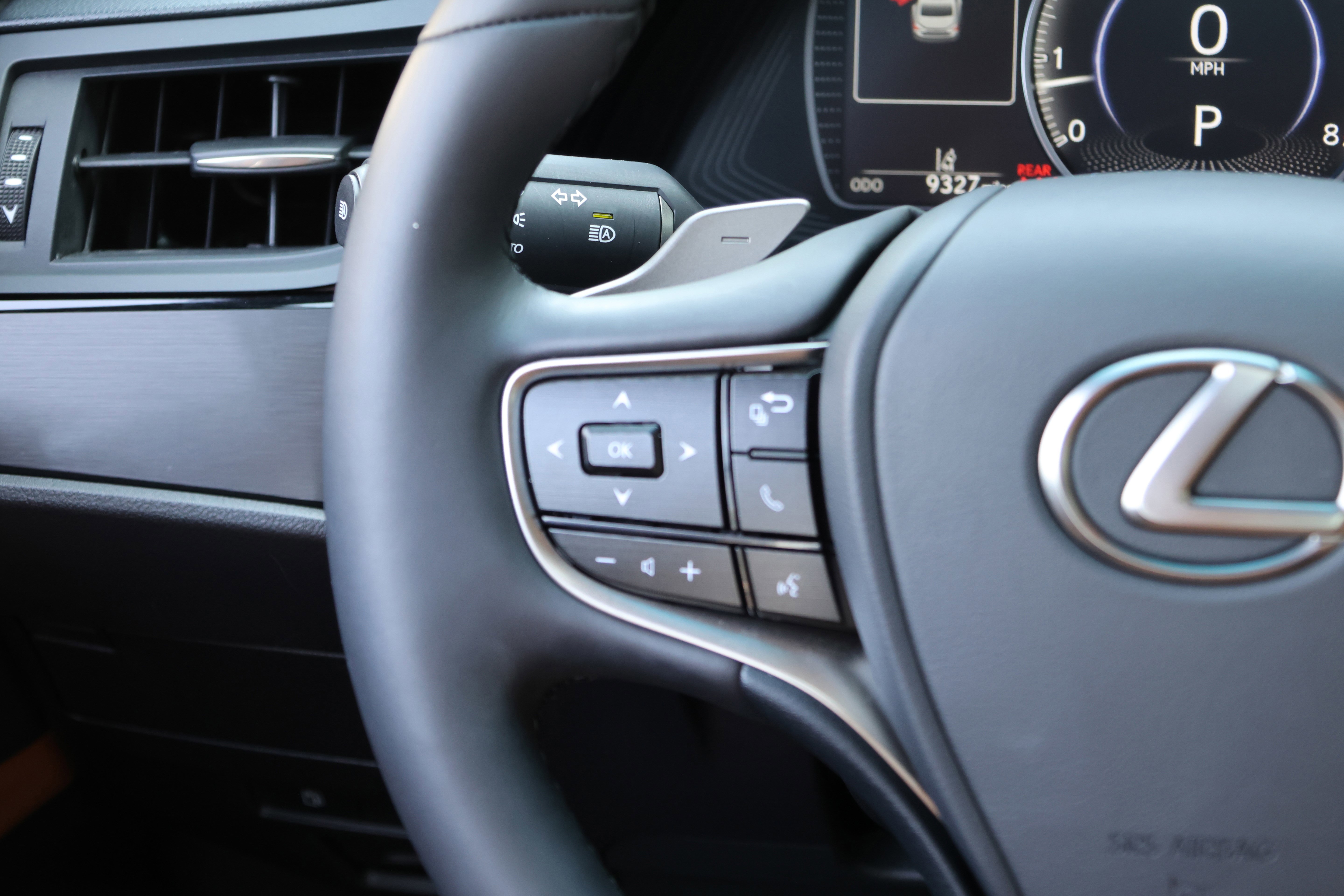 Certified 2025 Lexus ES 350 w/ Premium Package image 17