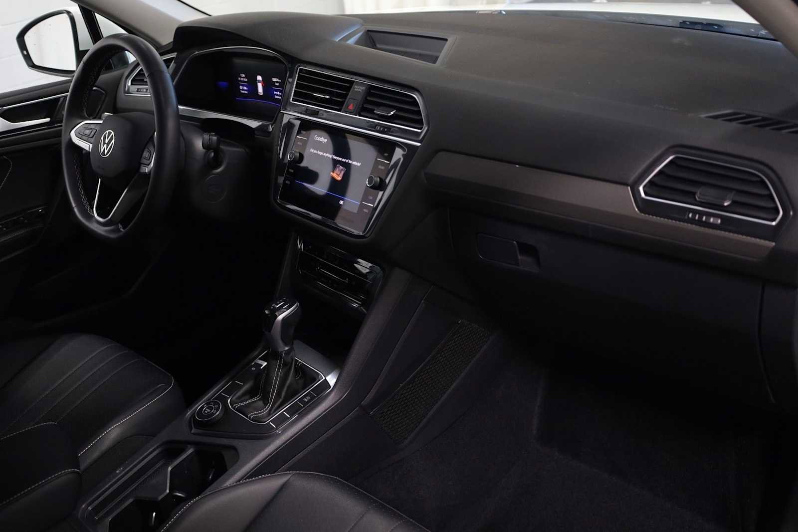 Used 2022 Volkswagen Tiguan SE image 6
