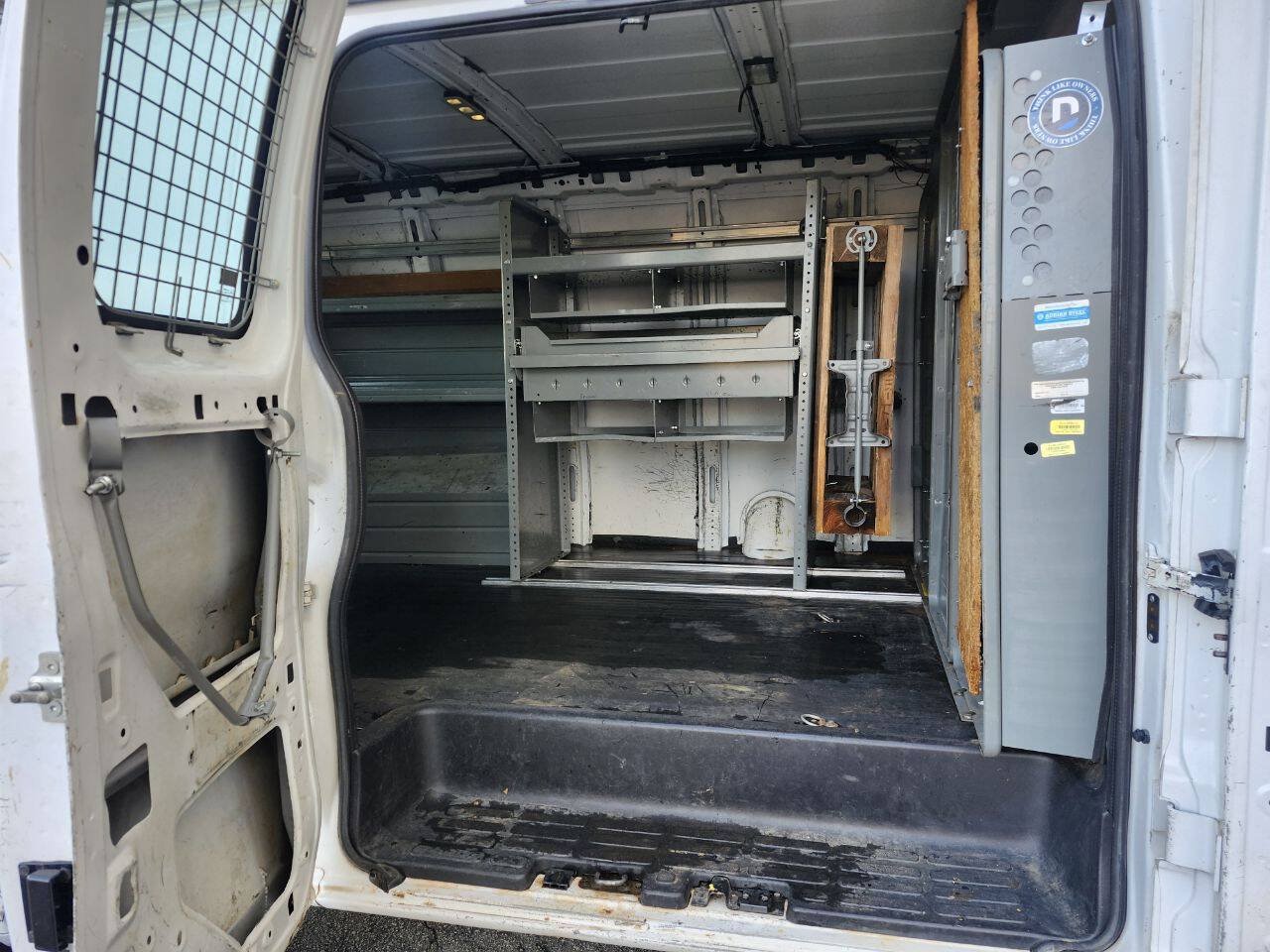 Used 2015 Chevrolet Express 2500 RWD image 7
