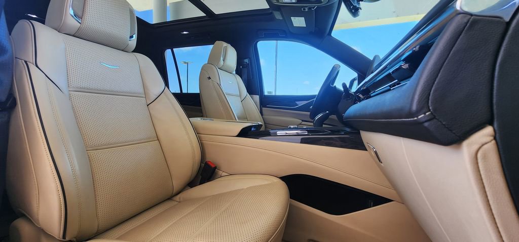 Used 2024 Cadillac Escalade ESV Premium Luxury w/ LPO, Floor Liner Package AWD/4WD image 35
