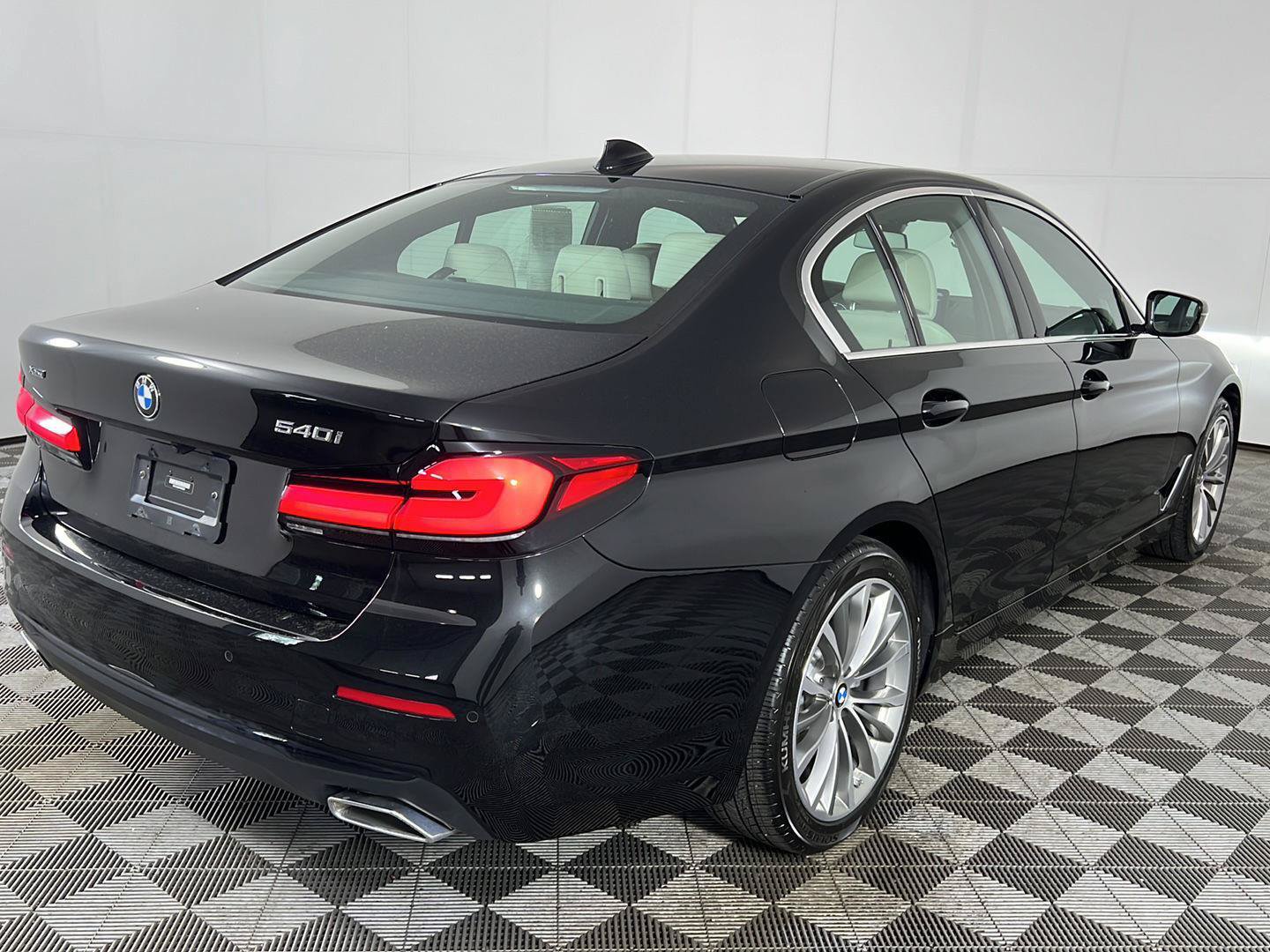 Used 2023 BMW 540i xDrive w/ Premium Package AWD/4WD image 17