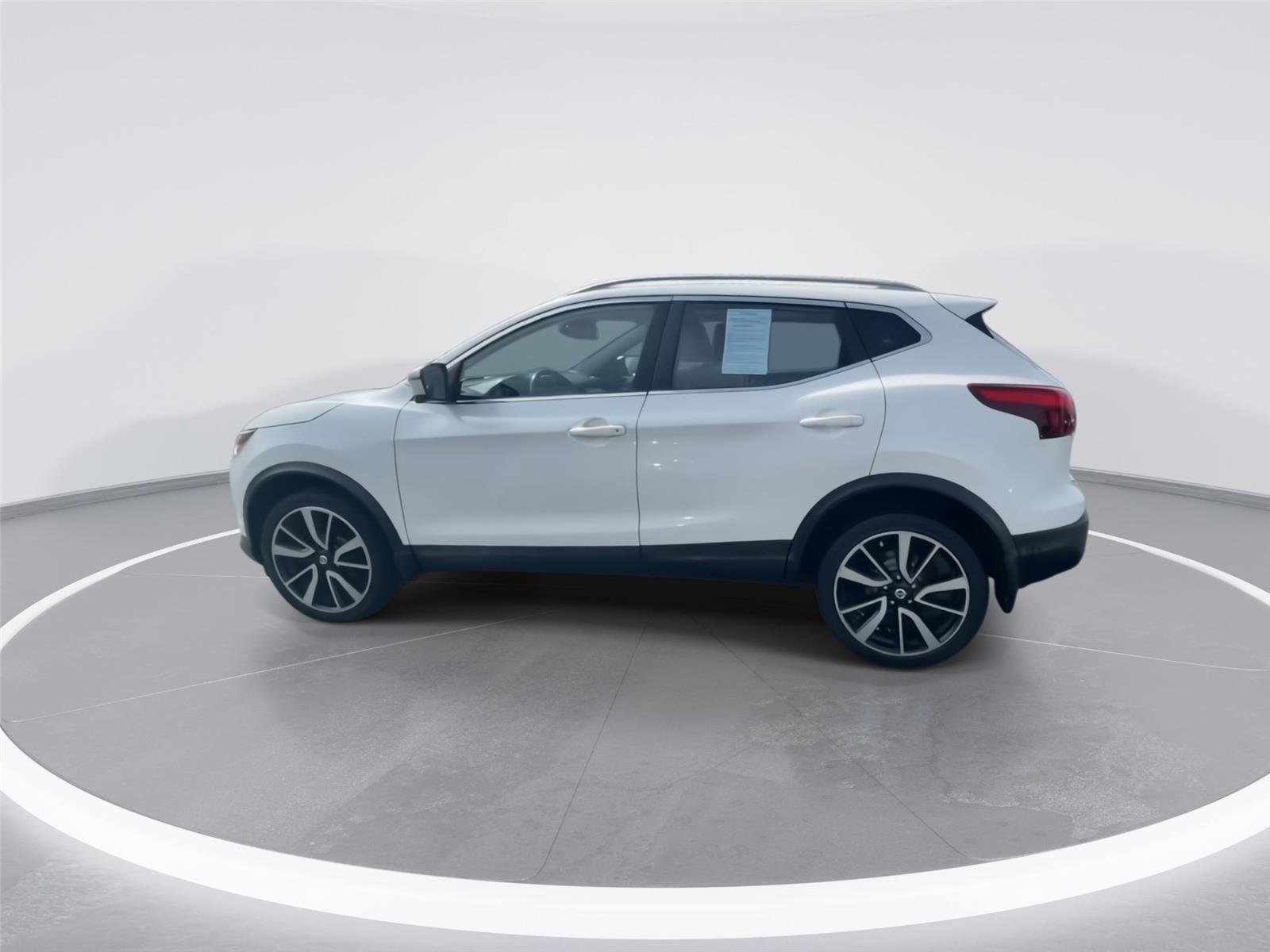 Used 2018 Nissan Rogue Sport SL w/ SL Premium Package image 5