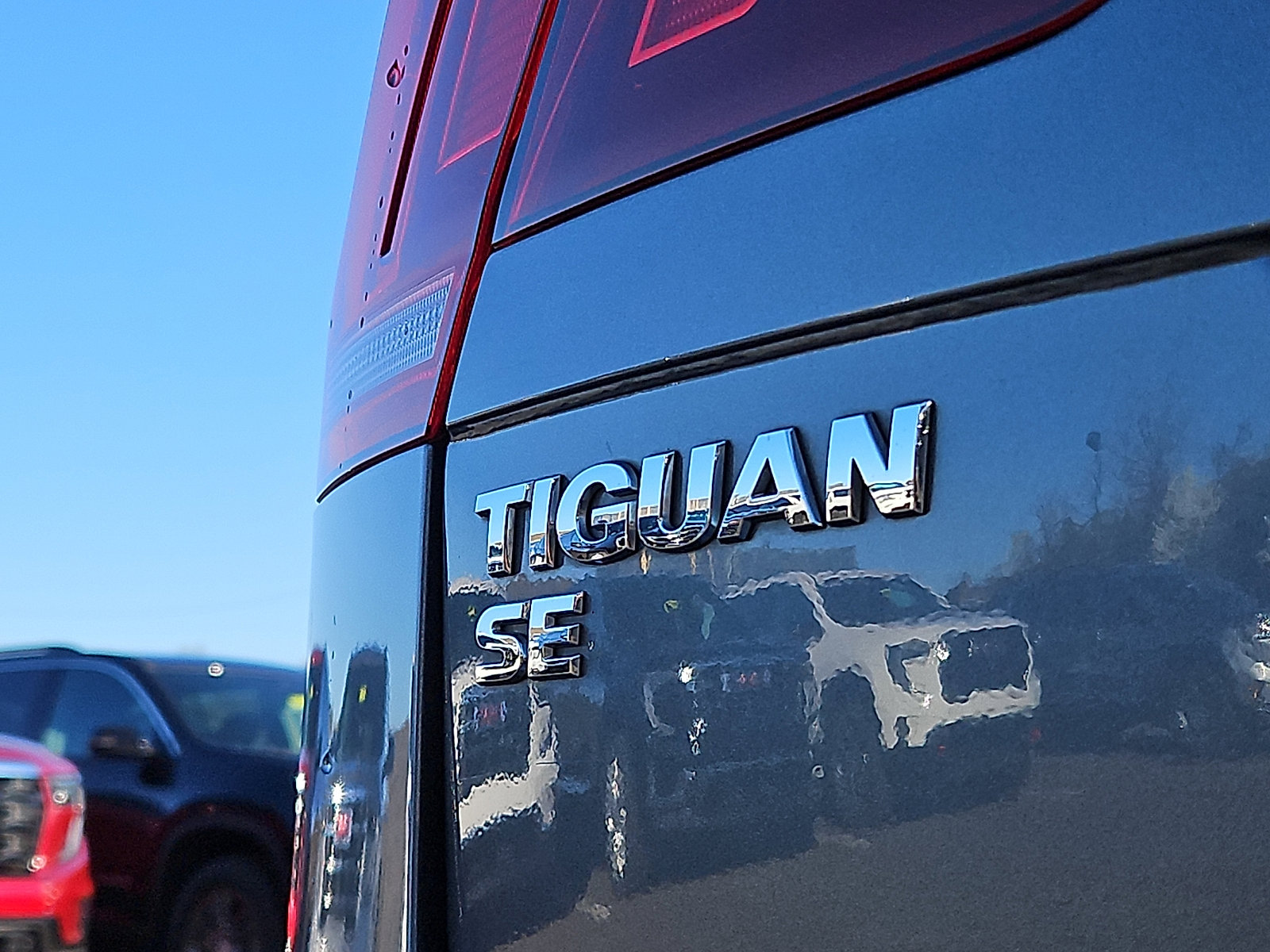 Used 2020 Volkswagen Tiguan SE R-Line image 29