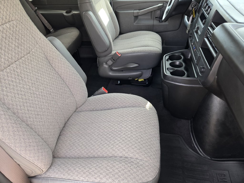 Used 2025 Chevrolet Express 3500 LT w/ LT Preferred Equipment Group RWD image 13