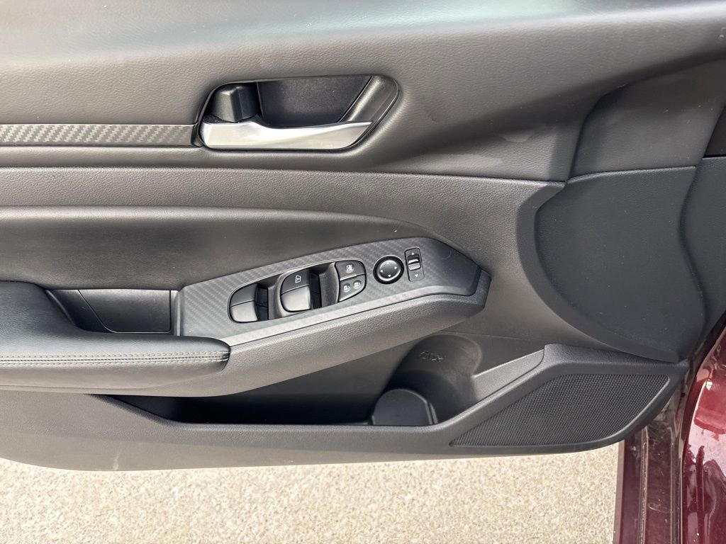 Used 2024 Nissan Altima 2.5 SV image 9