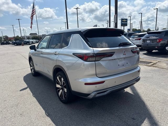 Used 2025 Mitsubishi Outlander SE FWD image 5