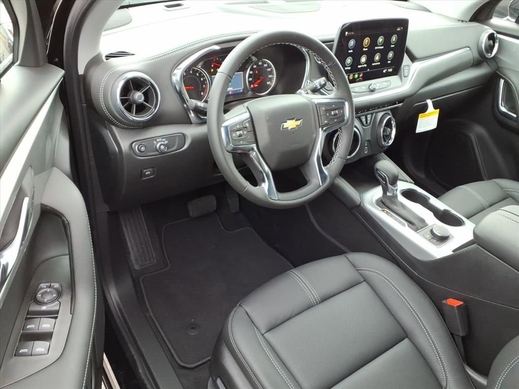 New 2025 Chevrolet Blazer LT w/ LPO, Black Grille Bar Package image 8