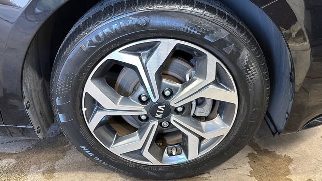 Used 2021 Kia Forte LXS FWD image 9
