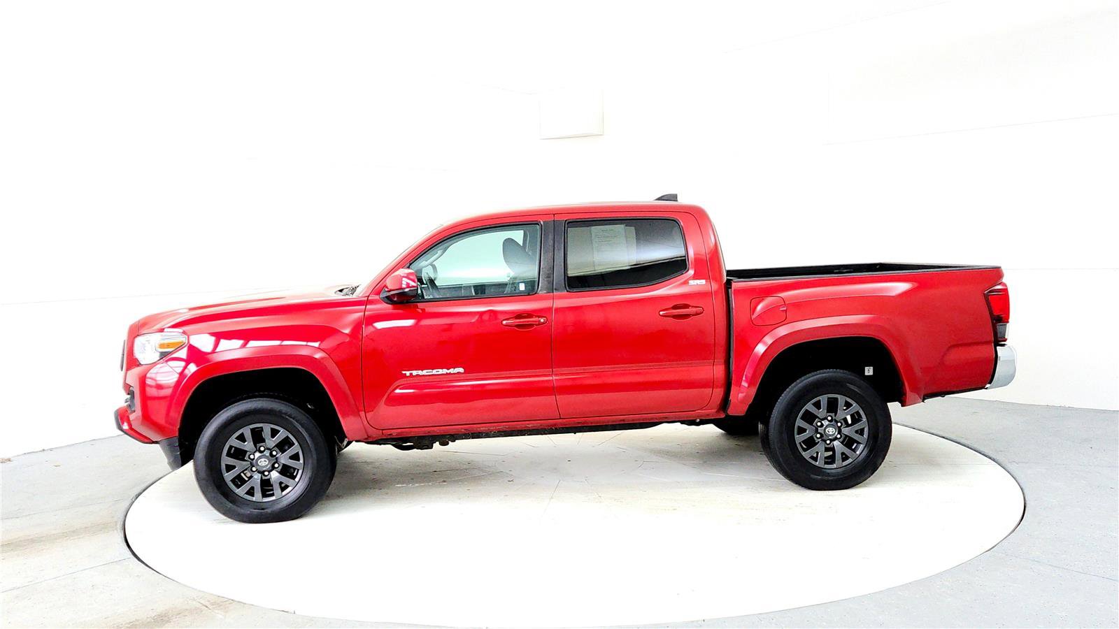 Certified 2023 Toyota Tacoma SR5 image 3