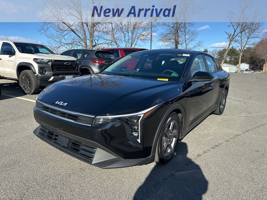Used 2025 Kia K4 LXS image 1