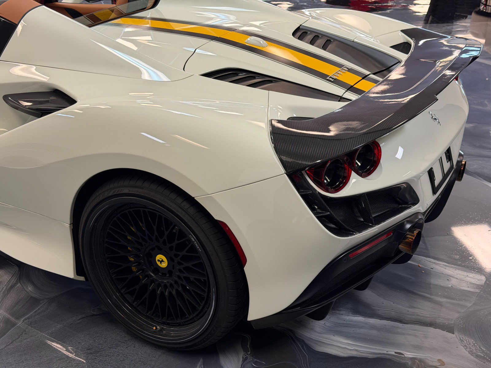 Used 2022 Ferrari F8 Tributo RWD image 7