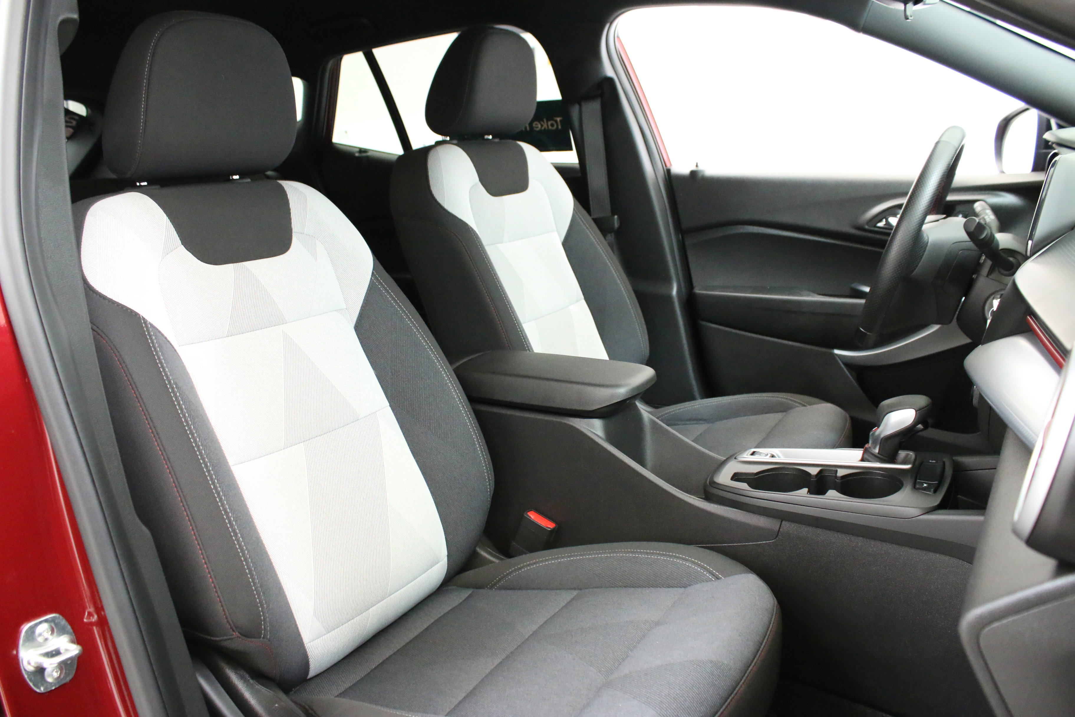 Certified 2024 Chevrolet Trax RS w/ Driver Confidence Package FWD image 32