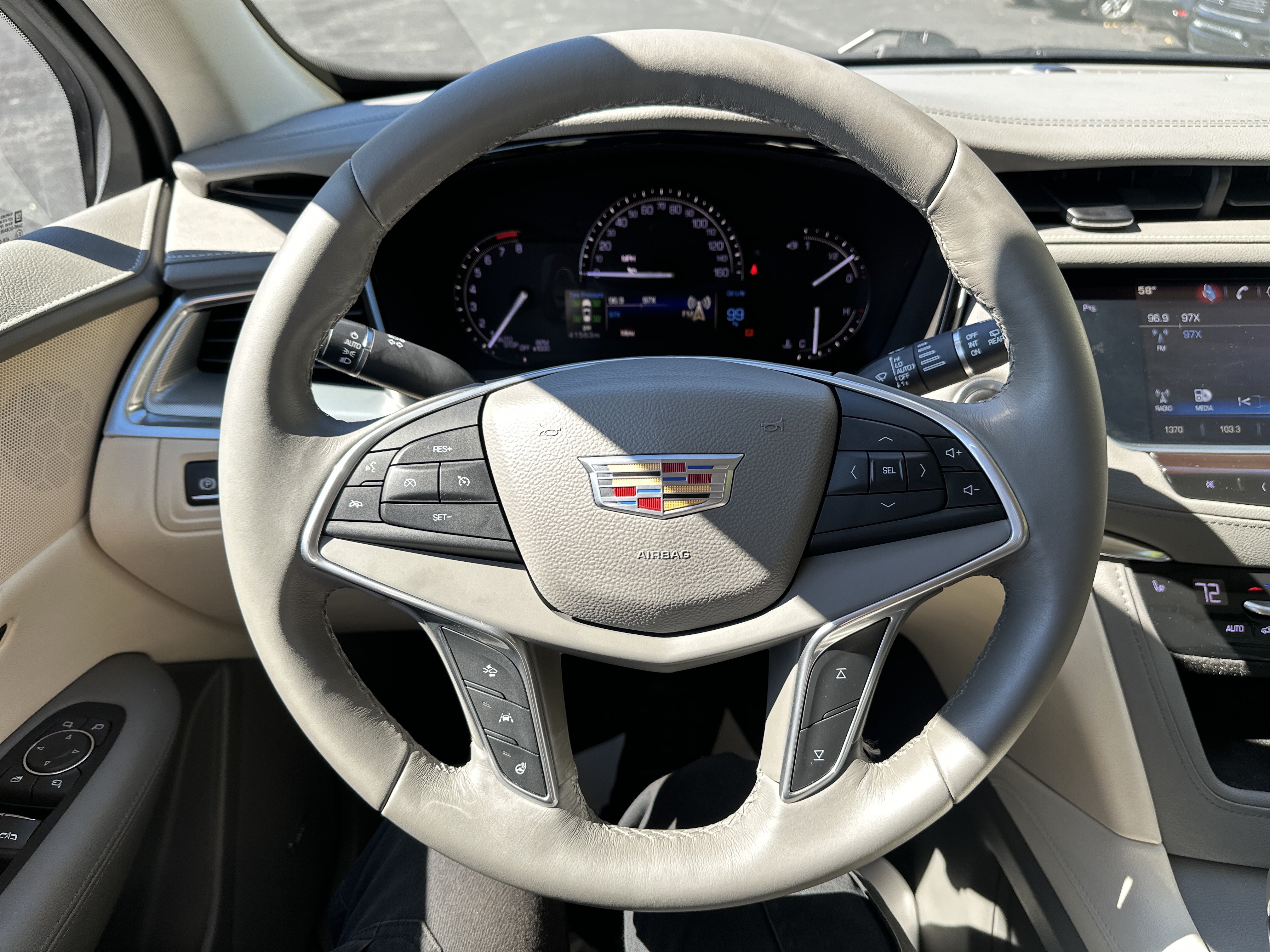 Used 2017 Cadillac XT5 Luxury w/ Driver Awareness Package AWD/4WD image 15