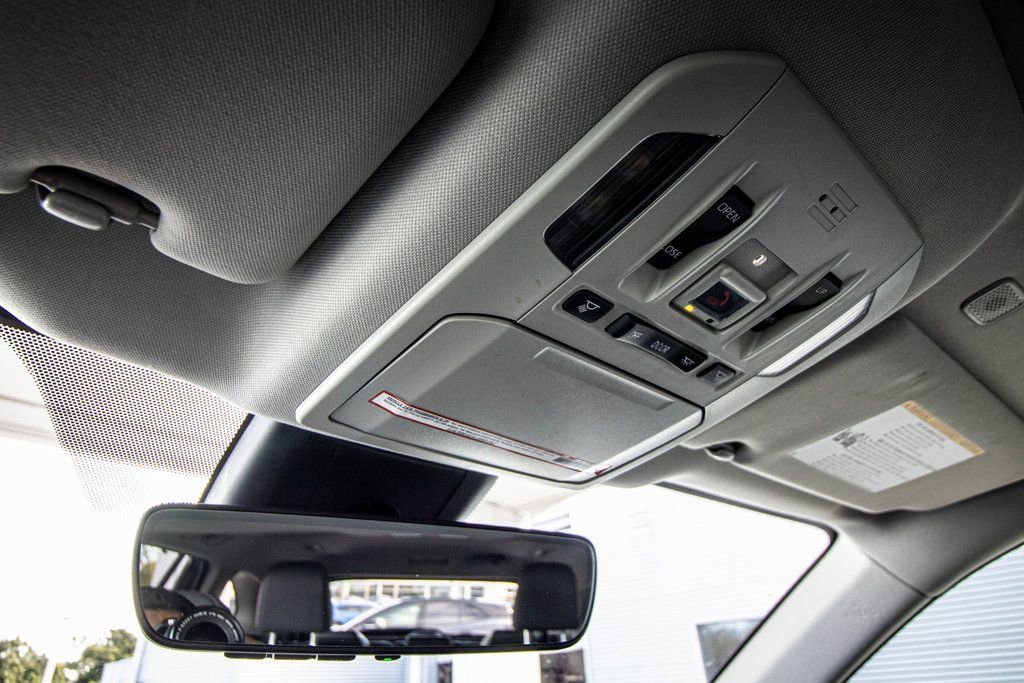 Used 2023 Toyota Highlander Limited image 37