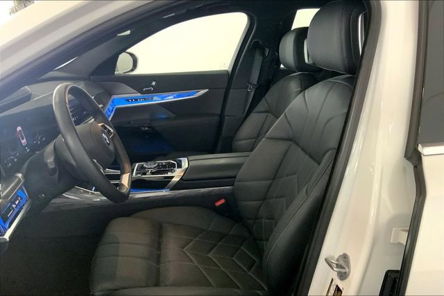 Used 2025 BMW i7 eDrive50 w/ Premium Package RWD image 11
