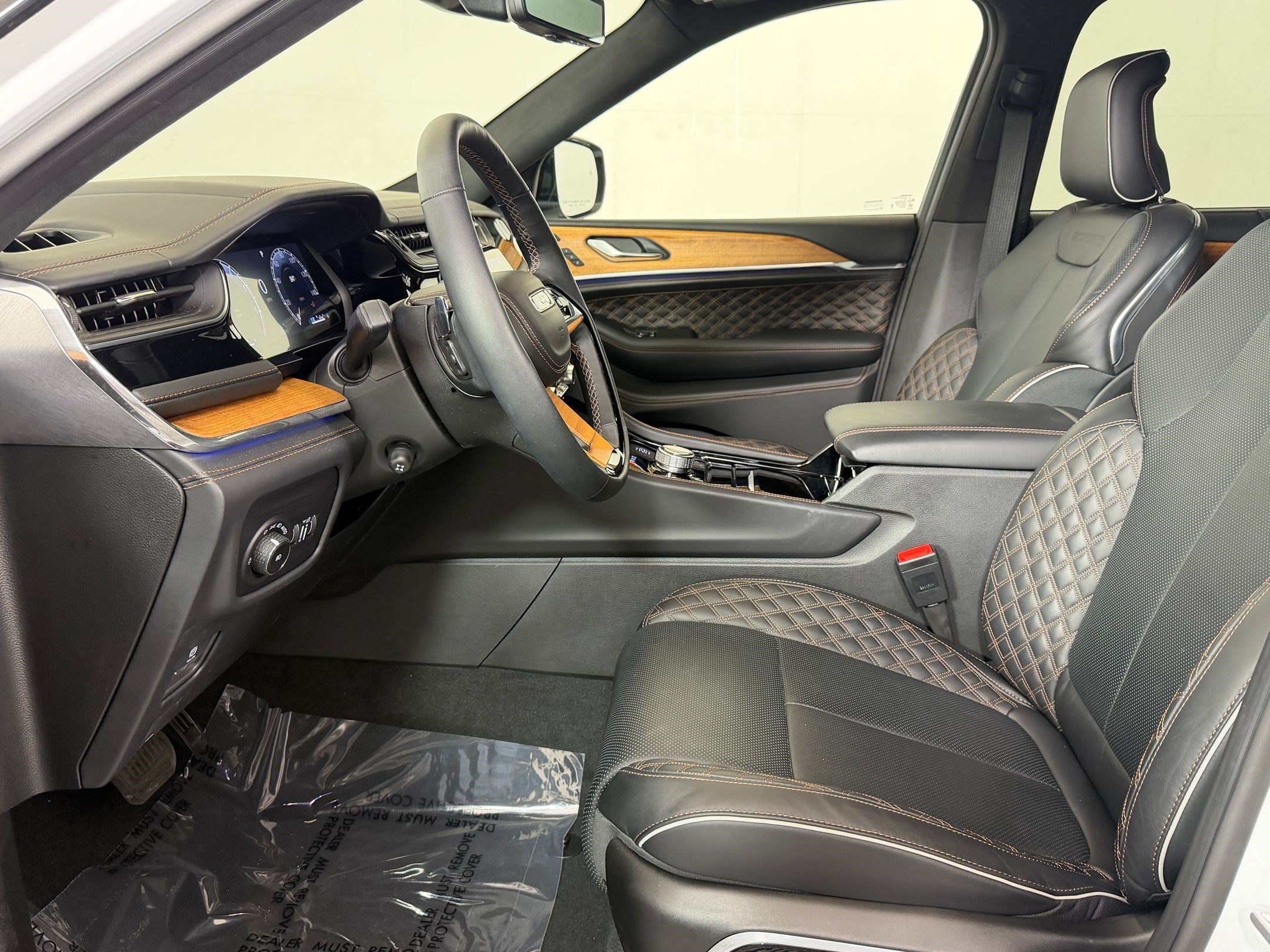 Used 2025 Jeep Grand Cherokee L Summit AWD/4WD image 5