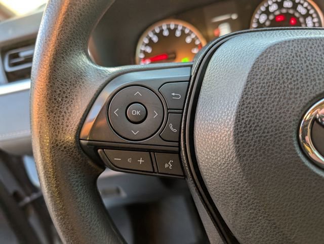 Used 2020 Toyota RAV4 LE image 17