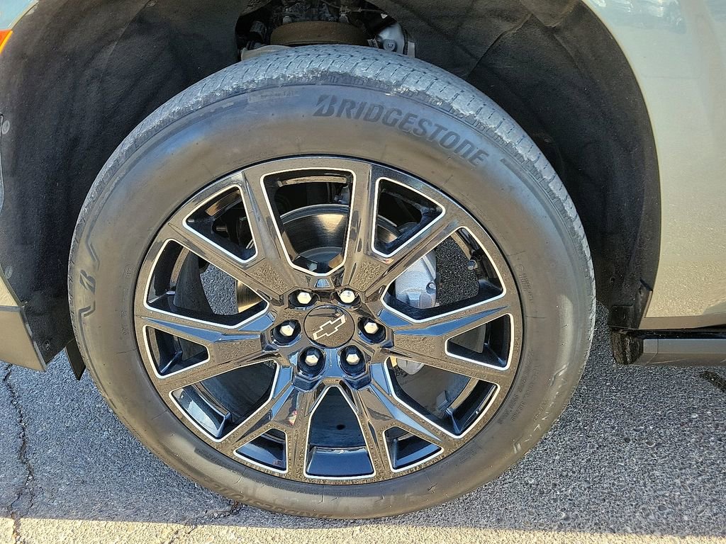 Used 2023 Chevrolet Suburban Premier image 14