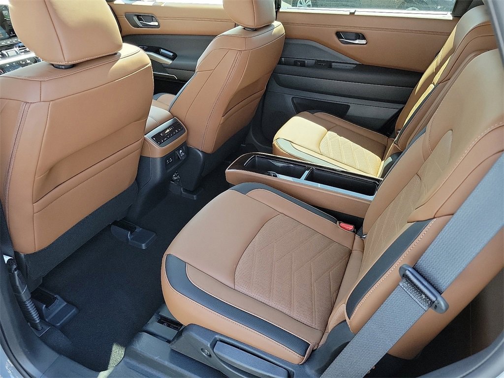 New 2025 Nissan Pathfinder Platinum image 13
