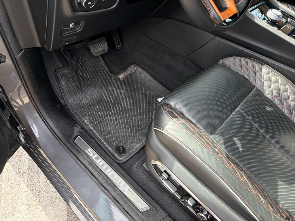 Used 2023 Jeep Grand Cherokee Summit AWD/4WD image 23