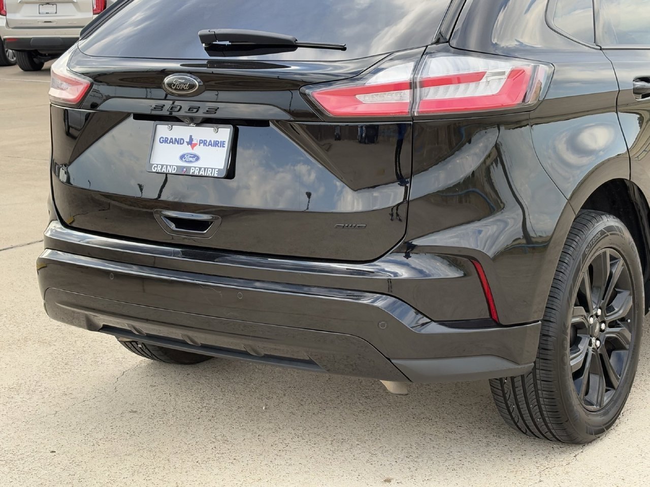 Used 2024 Ford Edge SE w/ Black Appearance Package AWD/4WD image 8
