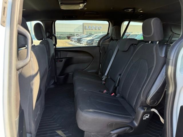 Used 2020 Chrysler Pacifica Touring w/ Advanced Safetytec Group image 12