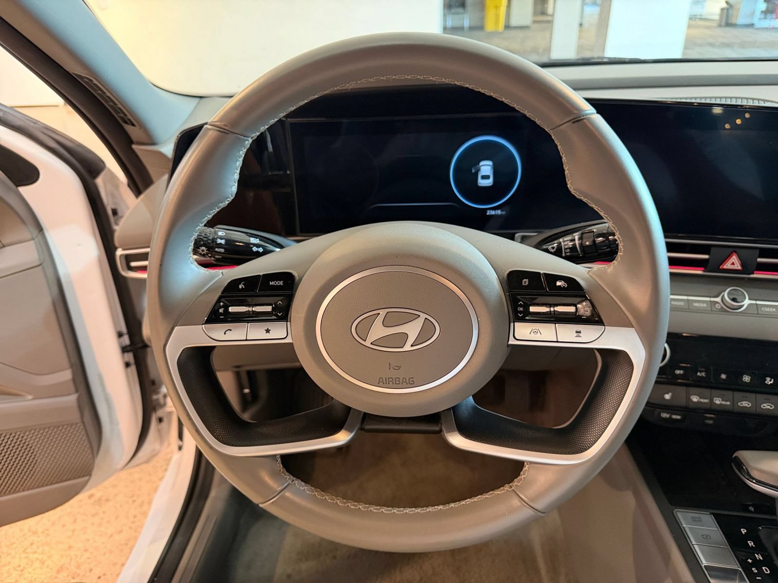 Used 2025 Hyundai Elantra SEL FWD image 28