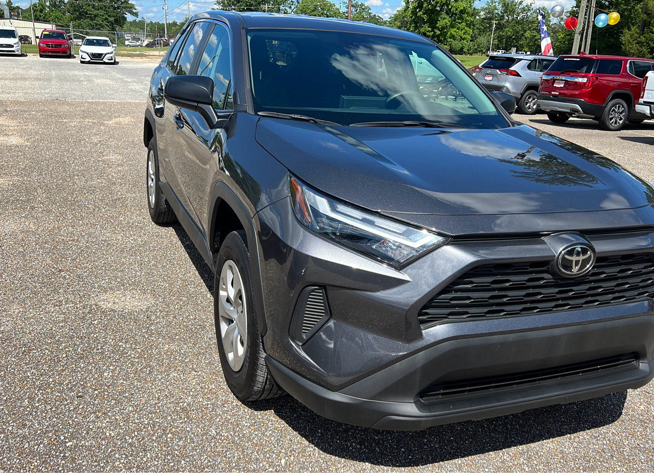 Used 2023 Toyota RAV4 LE image 4