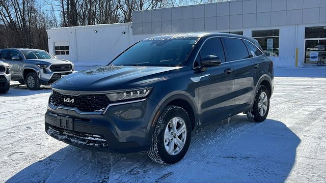 Used 2023 Kia Sorento LX image 3