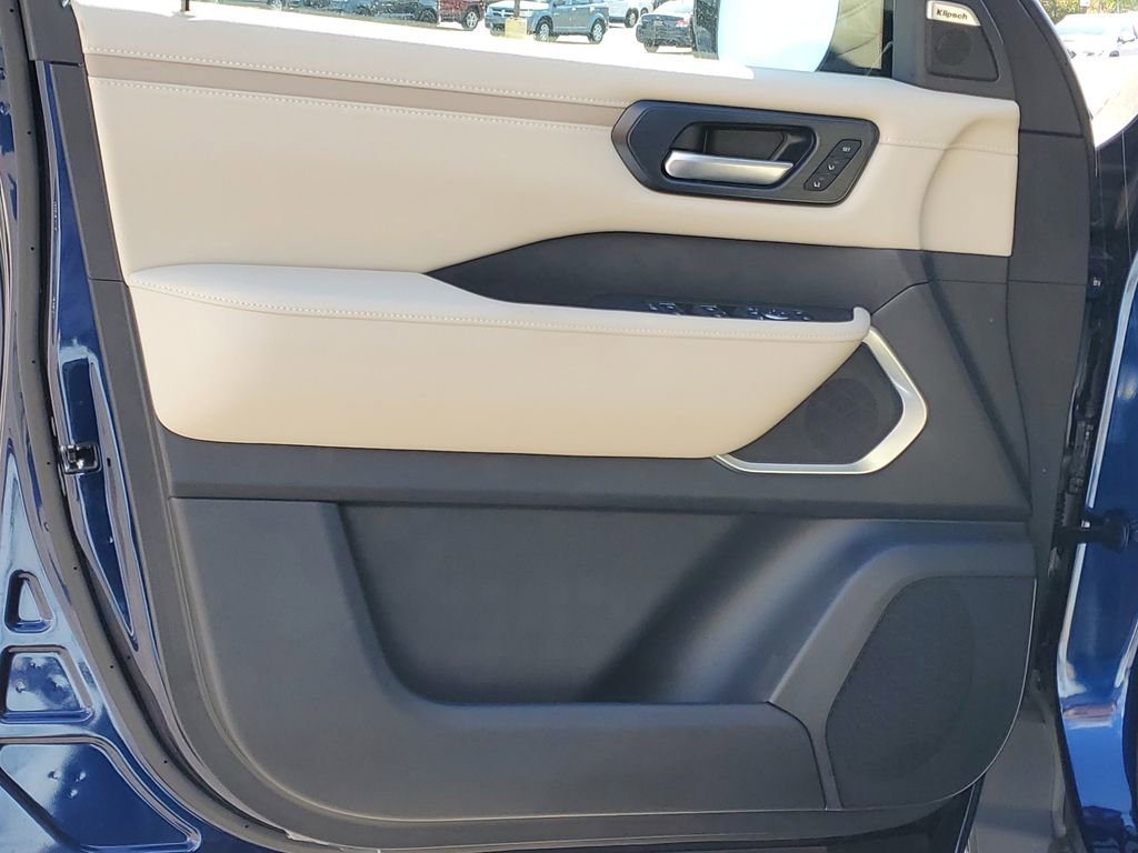 New 2026 Nissan Armada Platinum image 9