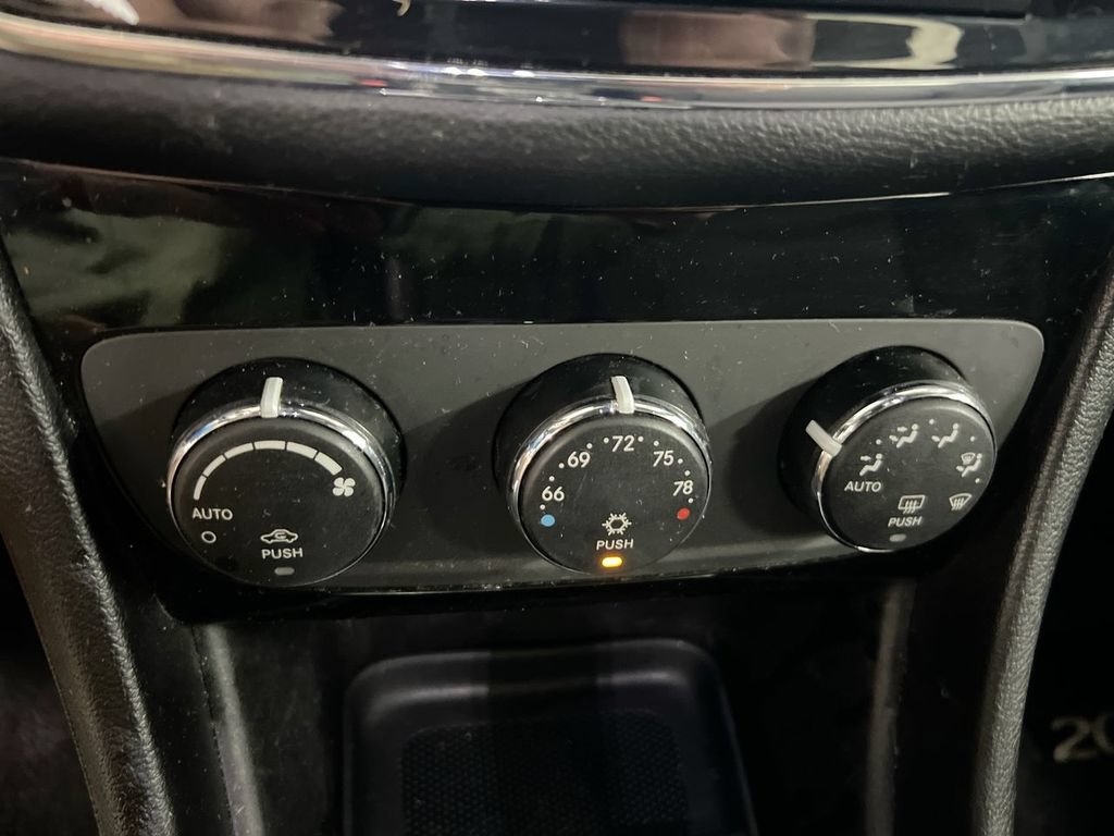 Used 2013 Chrysler 200 Touring FWD image 15