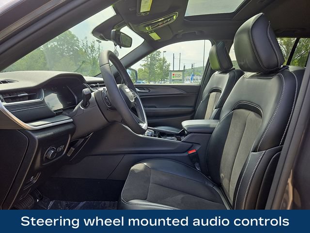 Used 2023 Jeep Grand Cherokee Altitude AWD/4WD image 2
