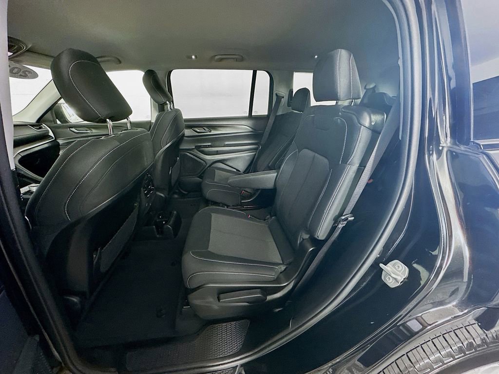 Certified 2023 Jeep Grand Cherokee L Laredo image 33