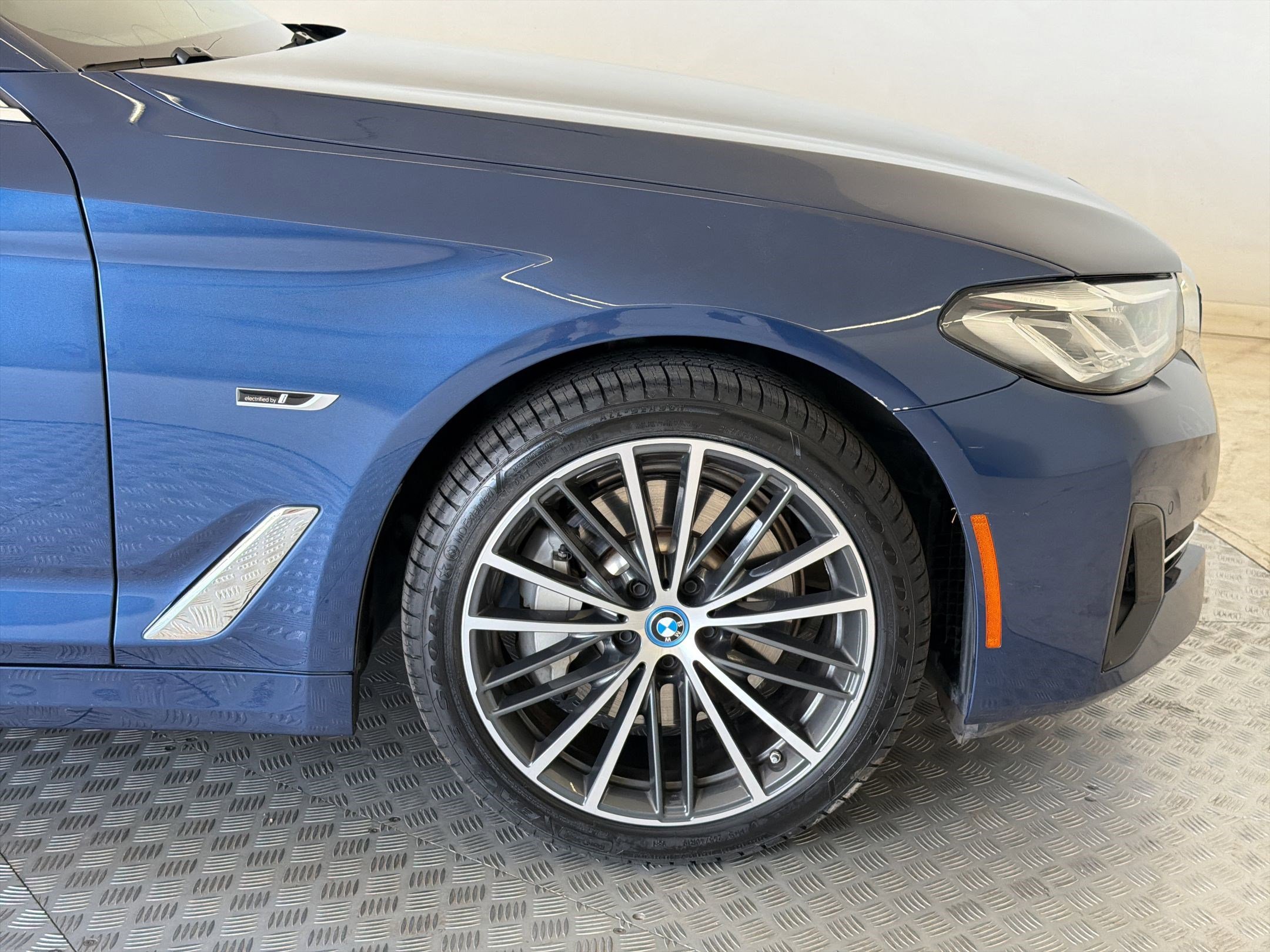Certified 2023 BMW 530e xDrive w/ Convenience Package AWD/4WD image 12