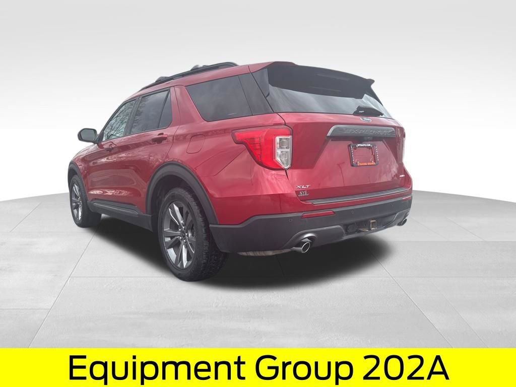 Certified 2022 Ford Explorer XLT w/ Equipment Group 202A image 3