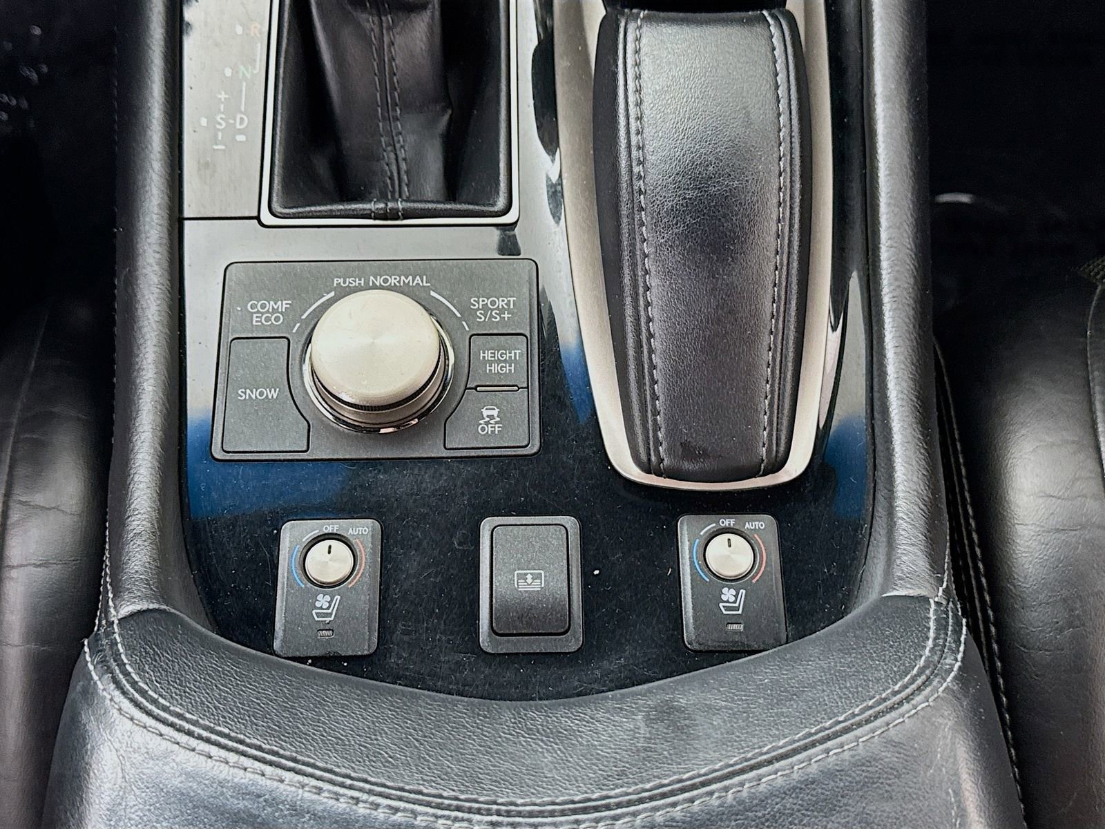 Used 2013 Lexus LS 460 AWD w/ F-Sport Pkg image 23