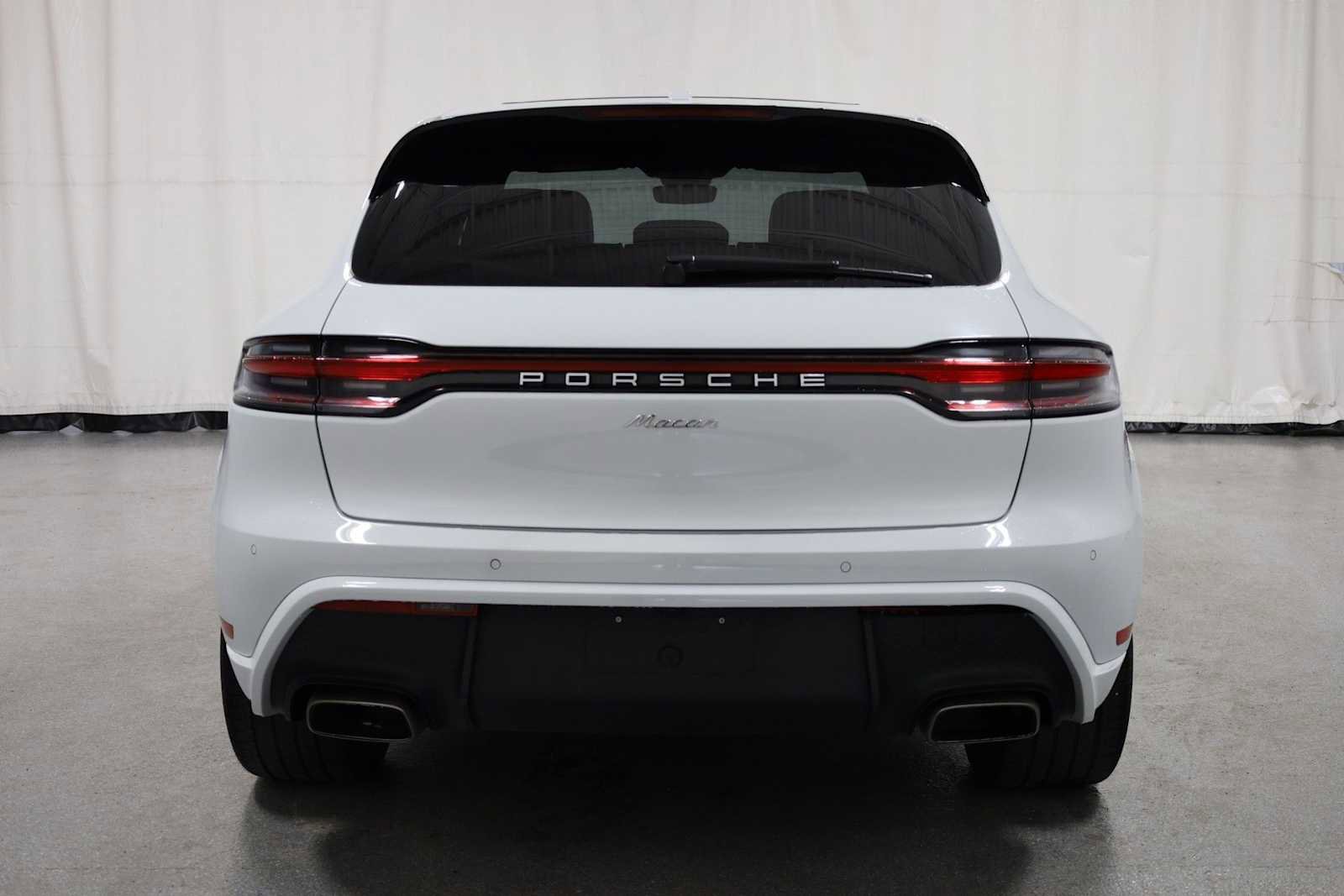 Certified 2023 Porsche Macan Turbo AWD/4WD image 7