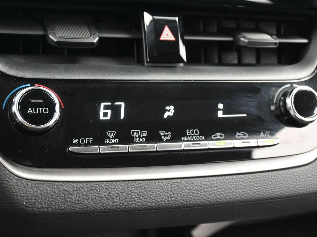 Used 2021 Toyota Corolla LE image 19