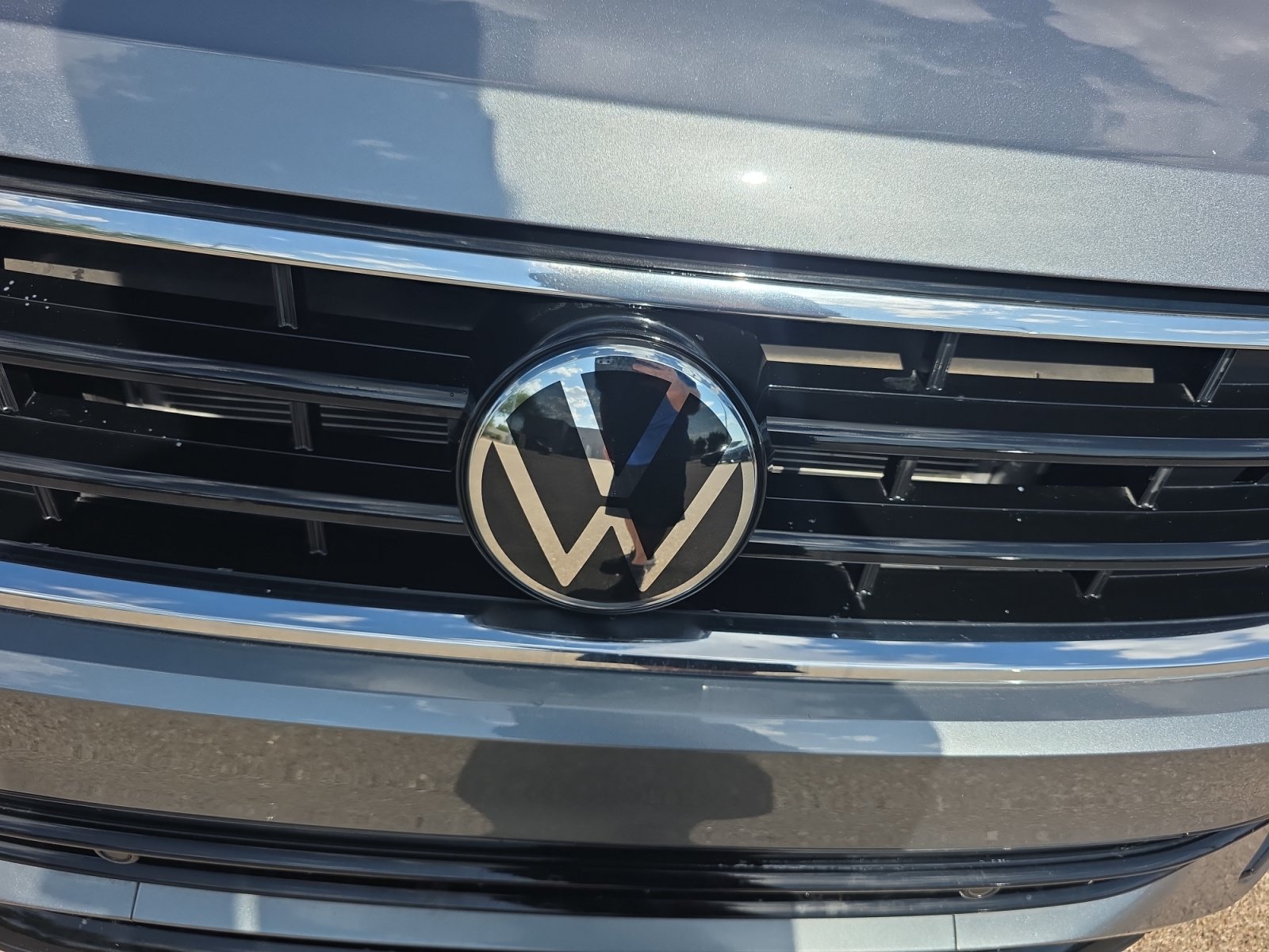 Used 2024 Volkswagen Tiguan SE R-Line FWD image 23