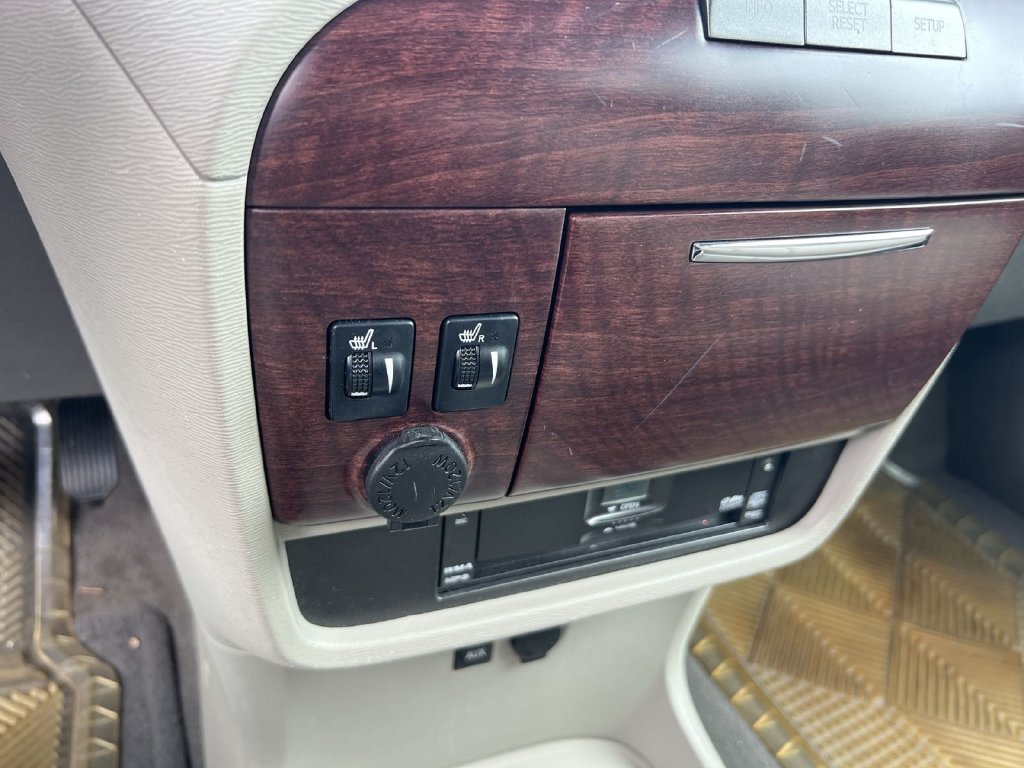Used 2013 Toyota Sienna XLE w/ Entertainment Pkg FWD image 28