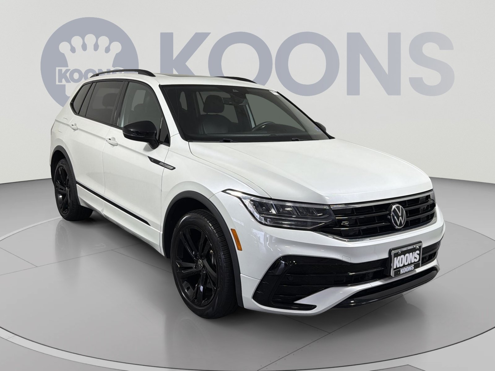 Used 2023 Volkswagen Tiguan SE R-Line AWD/4WD image 10