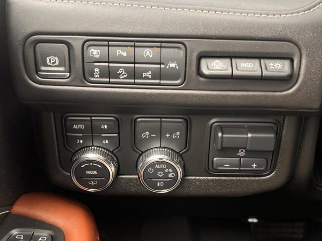 Used 2024 GMC Yukon XL Denali Ultimate image 21