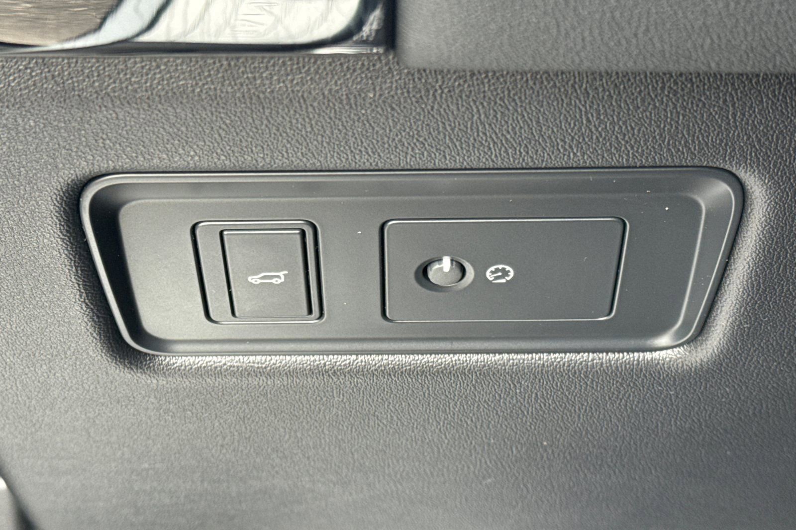 Used 2021 Land Rover Range Rover Sport HSE Silver Edition image 32