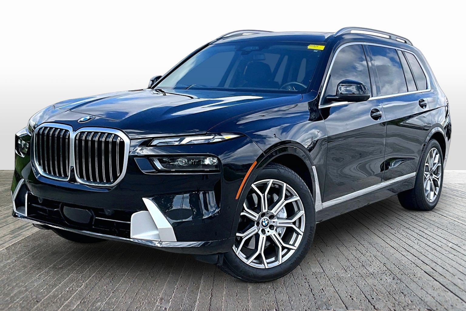 Used 2023 BMW X7 xDrive40i w/ Premium Package AWD/4WD image 3