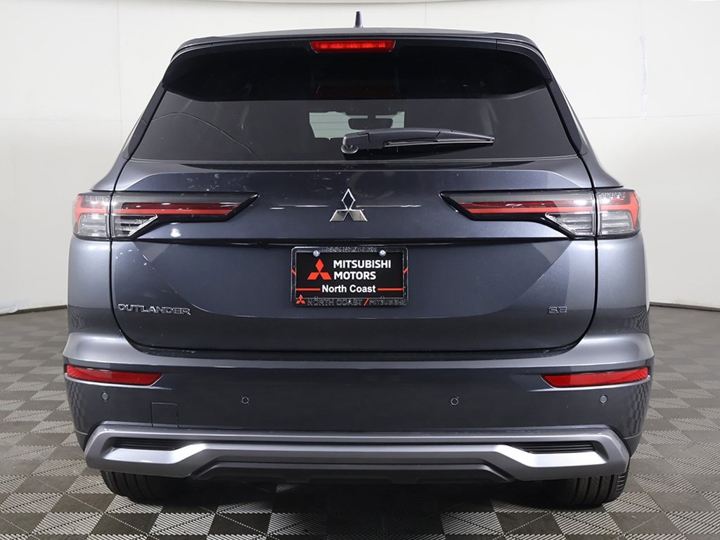 New 2025 Mitsubishi Outlander SE image 14