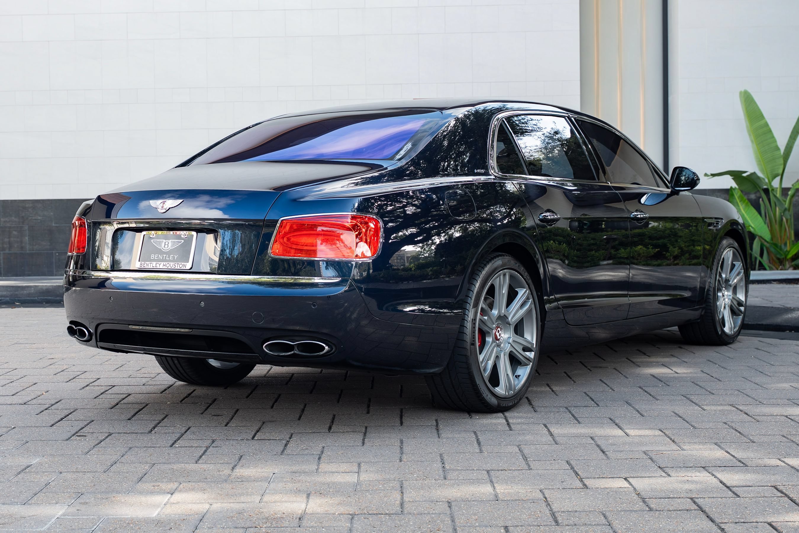 Used 2017 Bentley Flying Spur S V8 AWD/4WD image 3